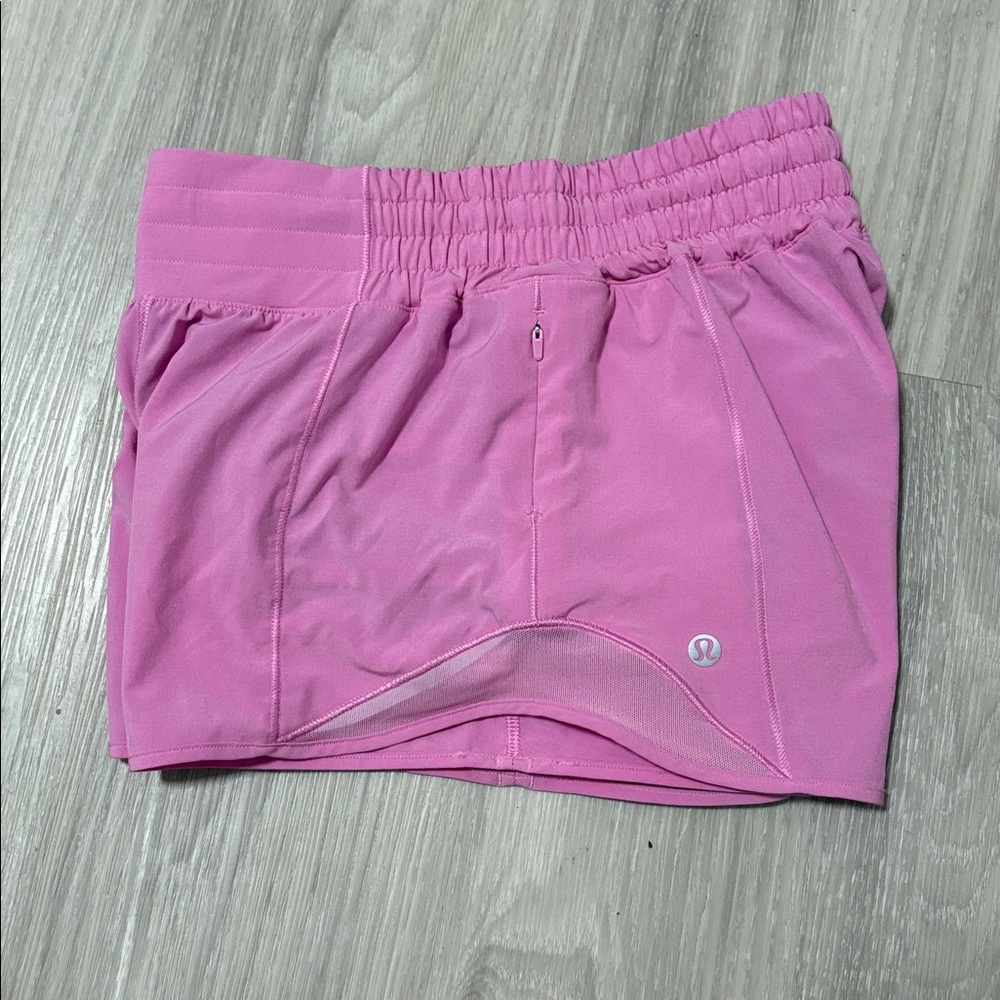 Lululemon Hotty Hot Shorts High Rise 2.5 in inseam - Picture 2 of 3